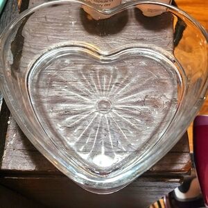 Heavy duty glass heart shaped dish